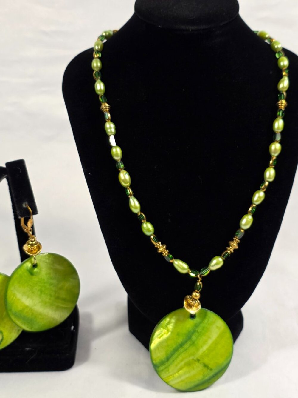 Vibrant Lime Green Mother of Pearl Beaded Pendant Necklace & Matching Earrings